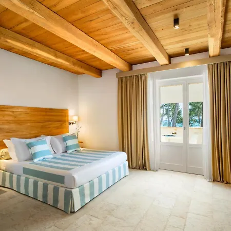 Отель San Michele Relais & Сироло